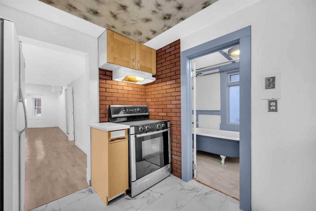 1022 18 Avenue, Calgary, AB - Indoor Photo Showing Kitchen
