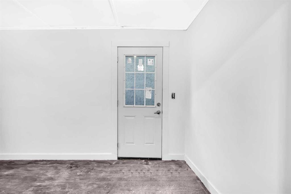 1022 18 Avenue, Calgary, AB - Indoor Photo Showing Other Room