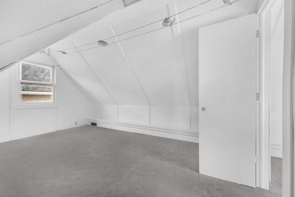 1022 18 Avenue, Calgary, AB - Indoor Photo Showing Other Room