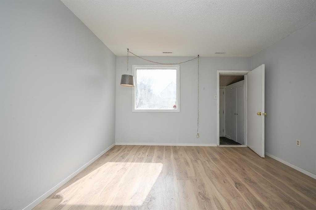 1024 18 Avenue Se, Calgary, AB - Indoor Photo Showing Other Room