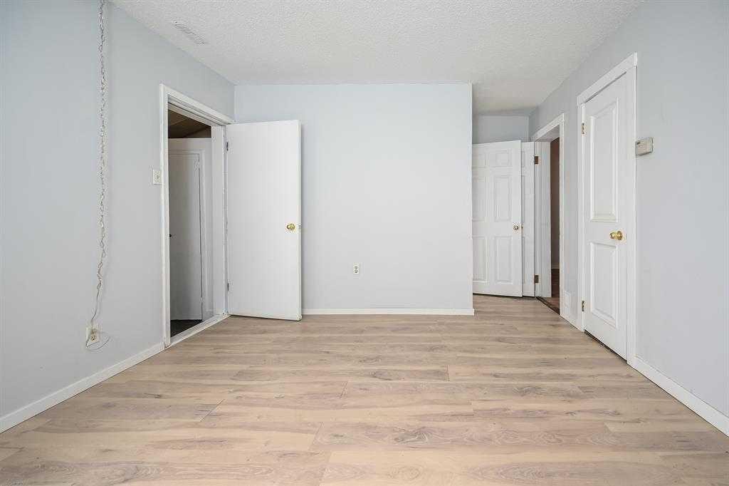 1024 18 Avenue Se, Calgary, AB - Indoor Photo Showing Other Room