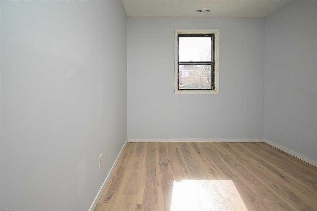 1024 18 Avenue Se, Calgary, AB - Indoor Photo Showing Other Room