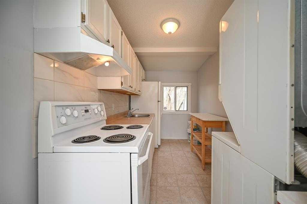1024 18 Avenue Se, Calgary, AB - Indoor Photo Showing Kitchen