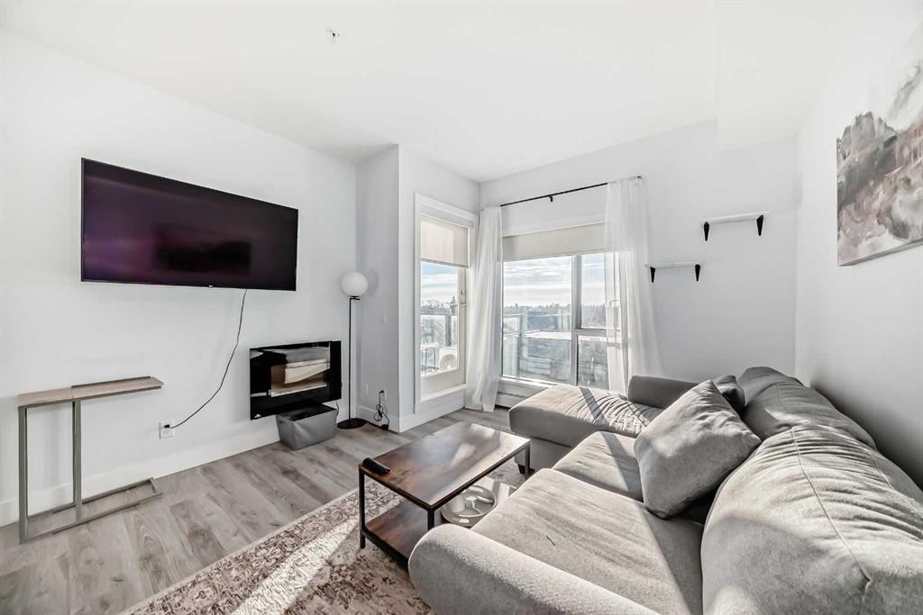 304-1521 26 Avenue Sw, Calgary, AB - Indoor Photo Showing Living Room With Fireplace