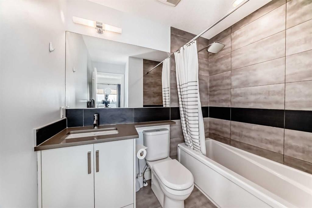 304-1521 26 Avenue Sw, Calgary, AB - Indoor Photo Showing Bathroom