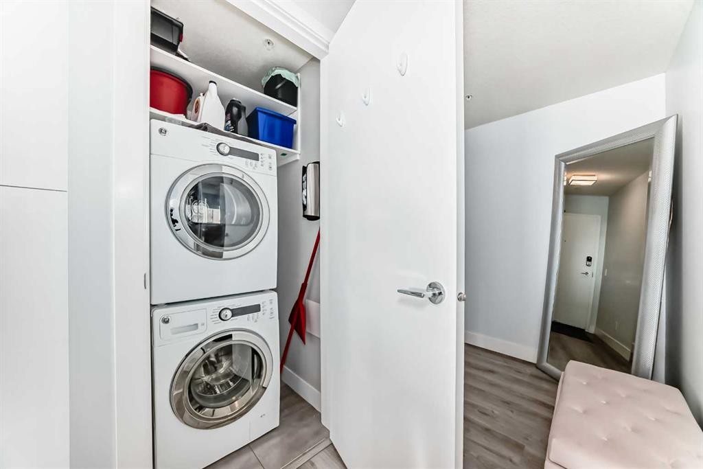 304-1521 26 Avenue Sw, Calgary, AB - Indoor Photo Showing Laundry Room