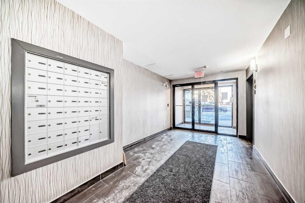 304-1521 26 Avenue Sw, Calgary, AB - Indoor Photo Showing Other Room