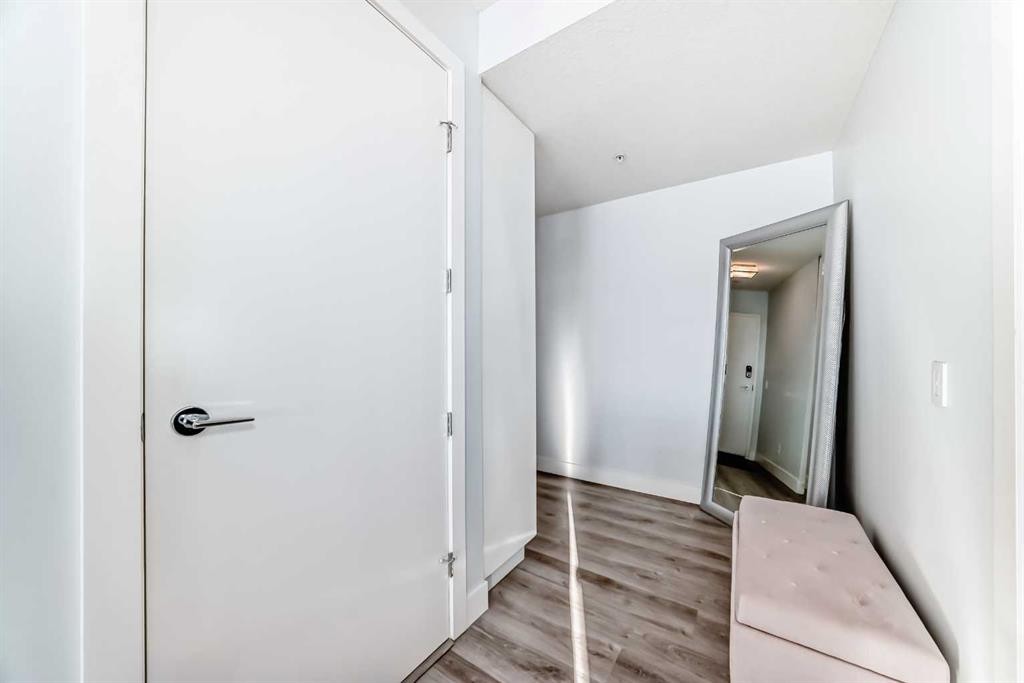 304-1521 26 Avenue Sw, Calgary, AB - Indoor Photo Showing Other Room