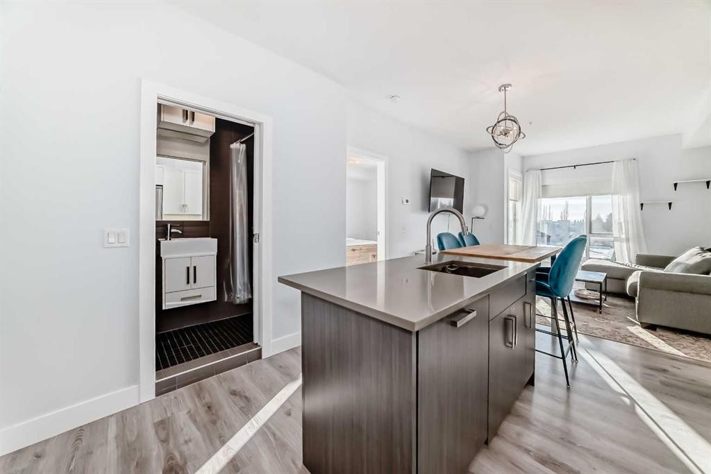 304-1521 26 Avenue Sw, Calgary, AB - Indoor Photo Showing Kitchen