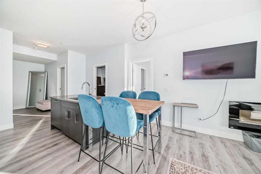 304-1521 26 Avenue Sw, Calgary, AB - Indoor Photo Showing Dining Room