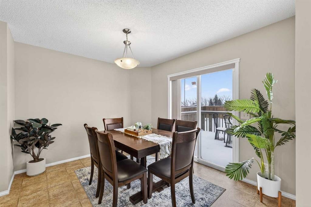 106 Saddlecrest Crescent Ne, Calgary, AB - Indoor Photo Showing Dining Room