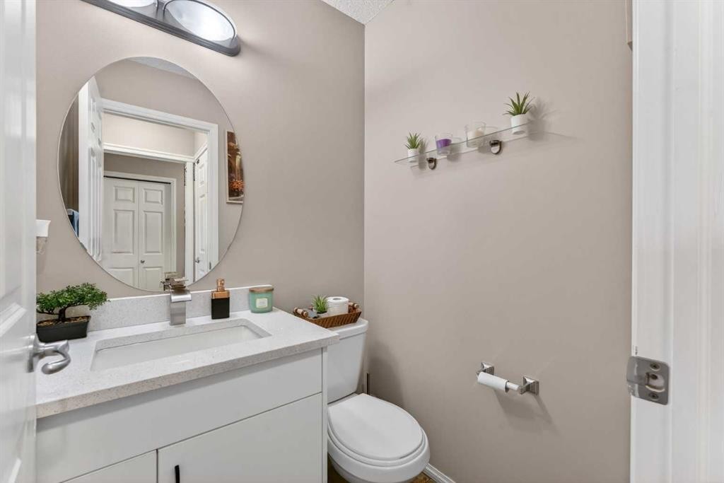 106 Saddlecrest Crescent Ne, Calgary, AB - Indoor Photo Showing Bathroom