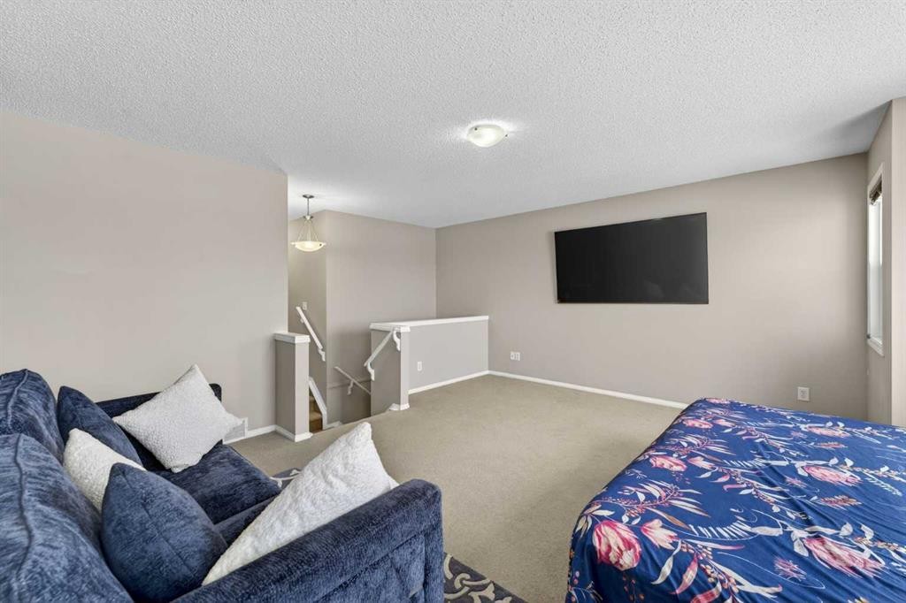 106 Saddlecrest Crescent Ne, Calgary, AB - Indoor Photo Showing Bedroom