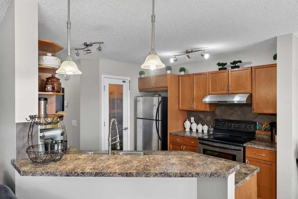 106 Saddlecrest Crescent Ne, Calgary, AB - Indoor Photo Showing Kitchen With Upgraded Kitchen