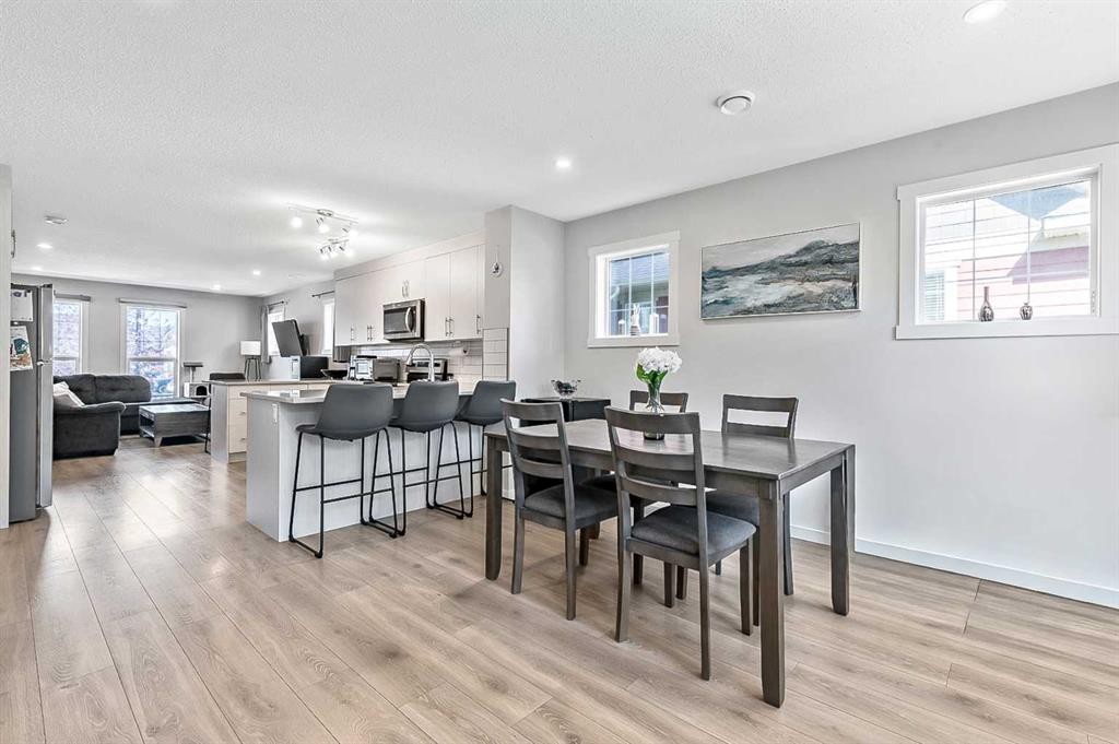 130 Cranbrook Square Se, Calgary, AB - Indoor Photo Showing Dining Room