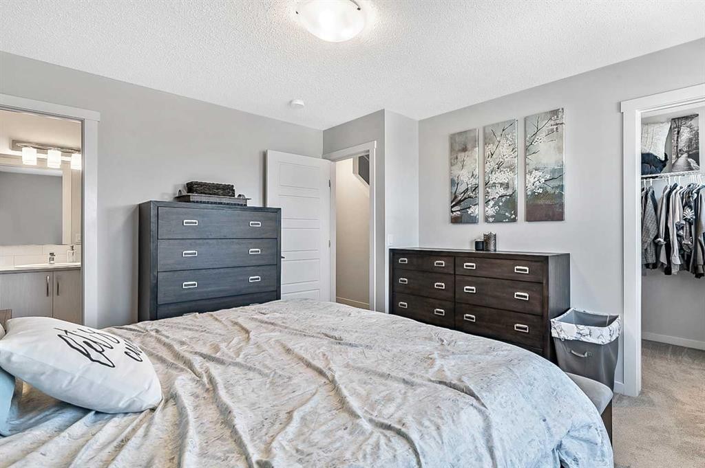 130 Cranbrook Square Se, Calgary, AB - Indoor Photo Showing Bedroom