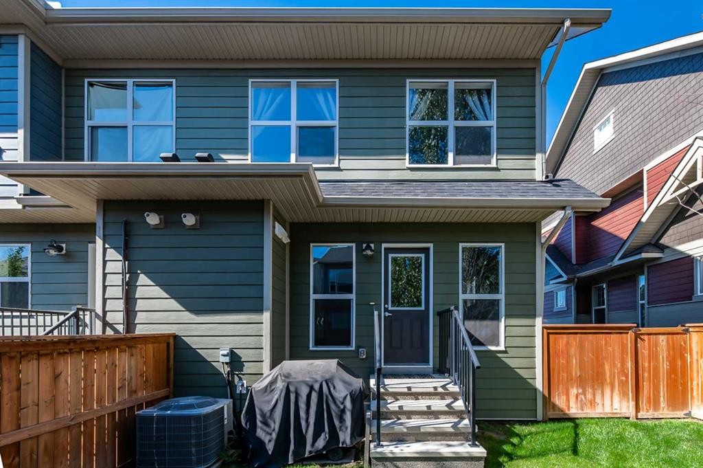 130 Cranbrook Square Se, Calgary, AB - Outdoor