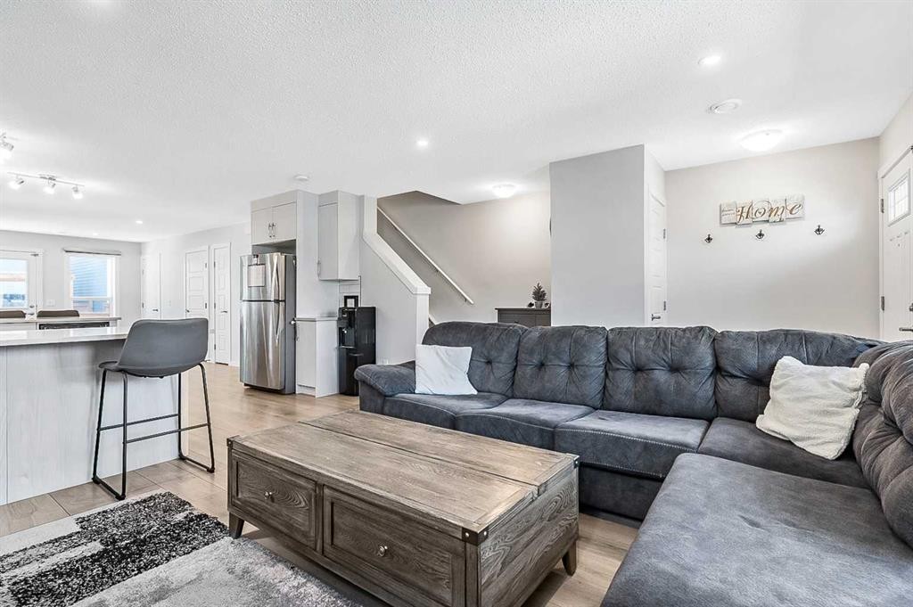 130 Cranbrook Square Se, Calgary, AB - Indoor Photo Showing Living Room