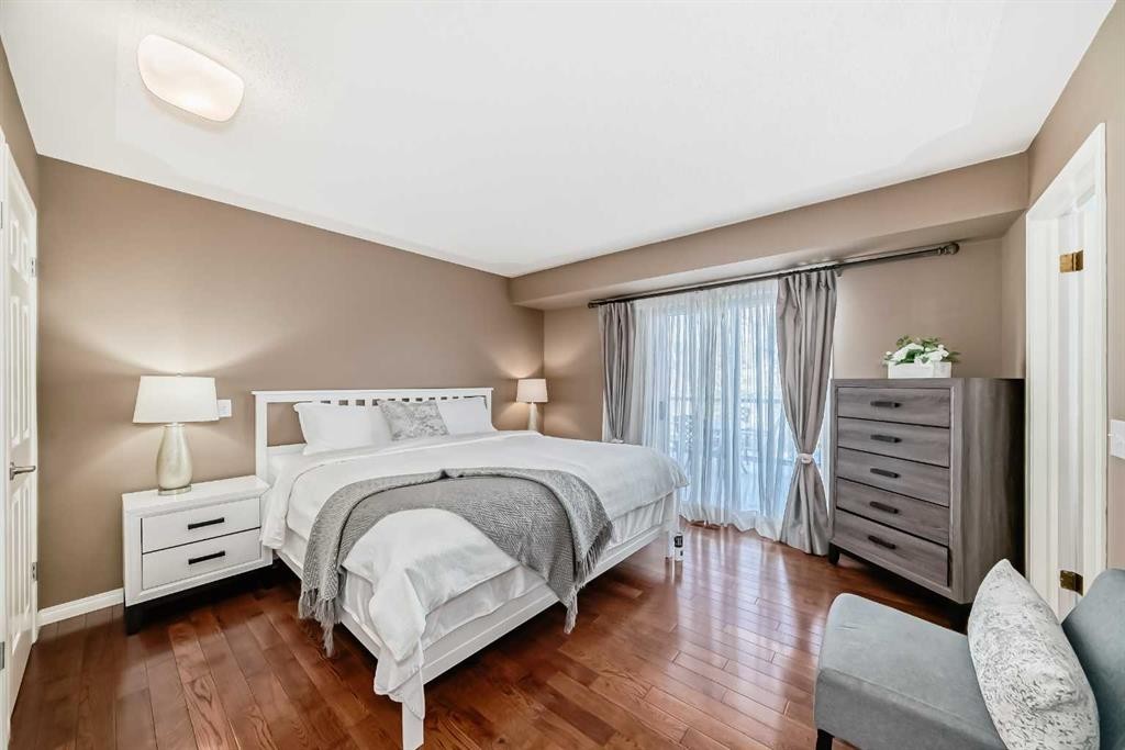 52 Hidden Vale Crescent Nw, Calgary, AB - Indoor Photo Showing Bedroom