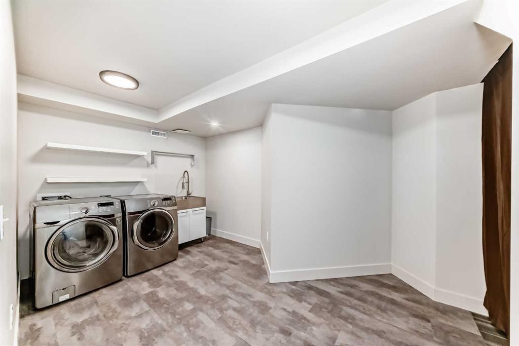 52 Hidden Vale Crescent Nw, Calgary, AB - Indoor Photo Showing Laundry Room