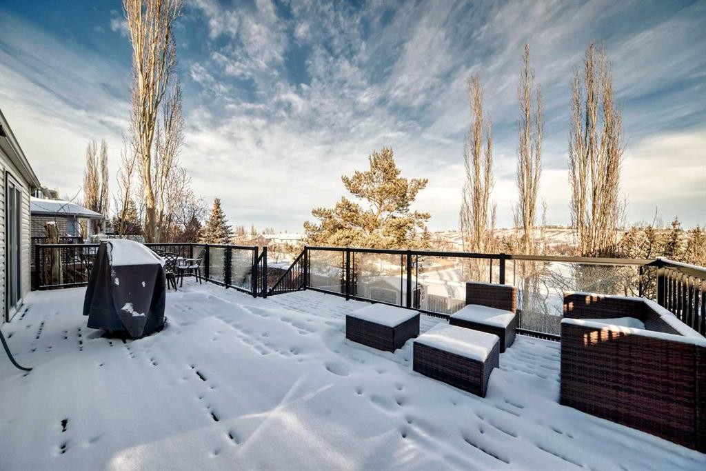 52 Hidden Vale Crescent Nw, Calgary, AB - Outdoor