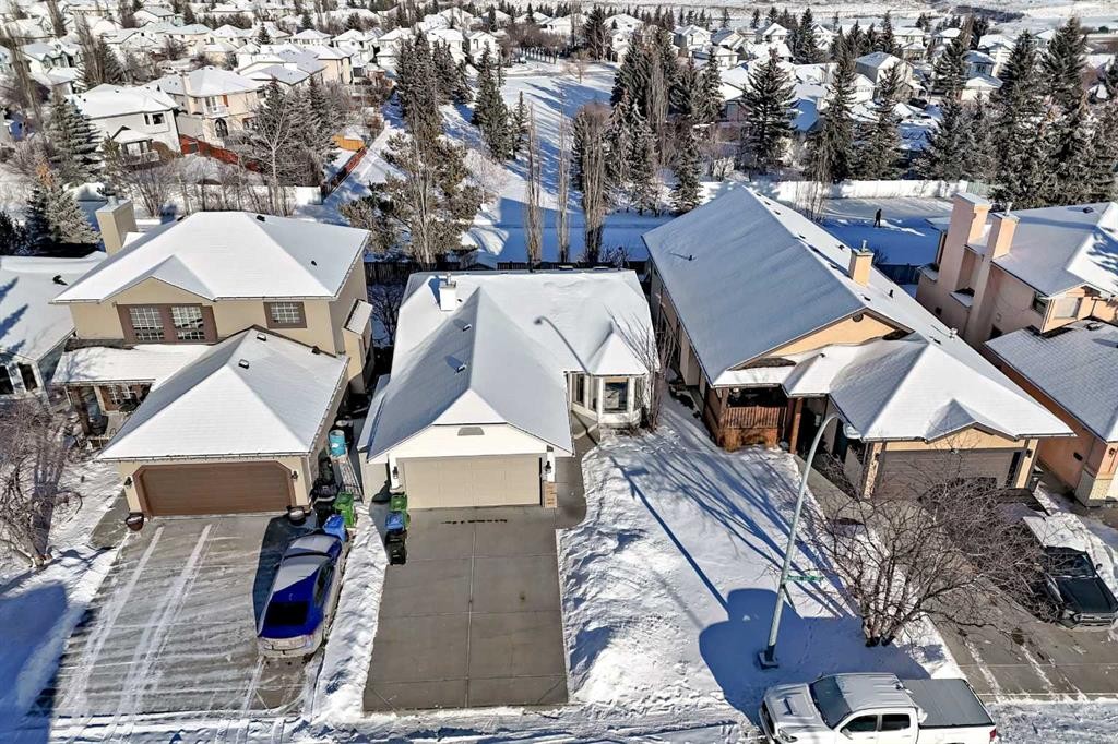 52 Hidden Vale Crescent Nw, Calgary, AB - Outdoor