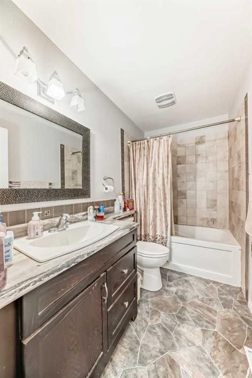6944 Temple Drive Ne, Calgary, AB - Indoor Photo Showing Bathroom