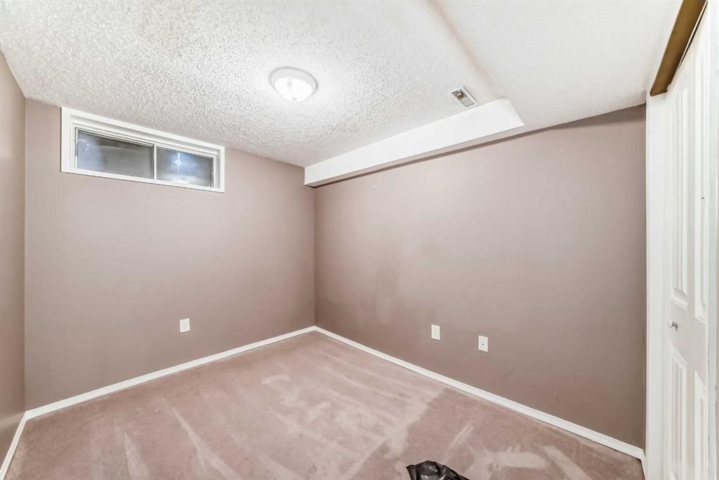 6944 Temple Drive Ne, Calgary, AB - Indoor Photo Showing Other Room