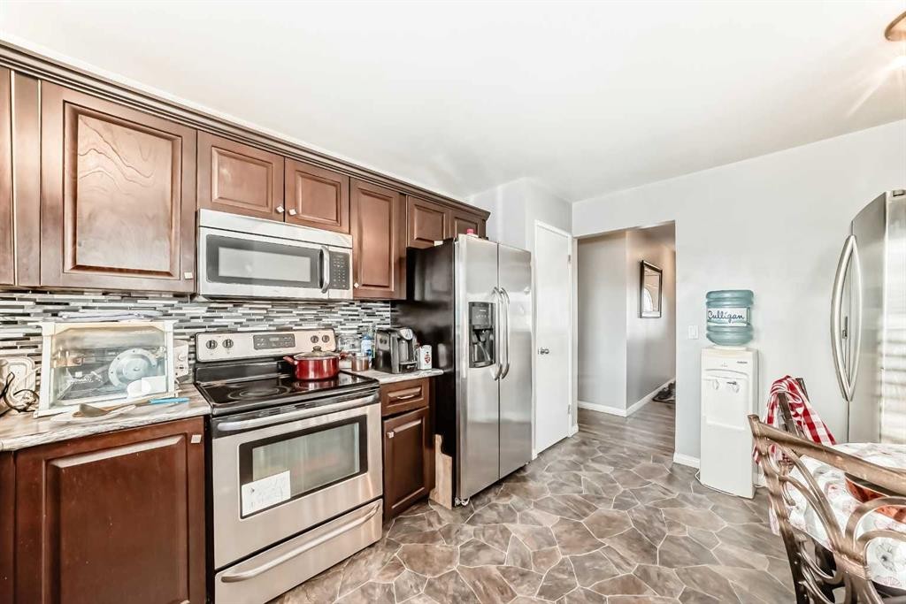 6944 Temple Drive Ne, Calgary, AB - Indoor Photo Showing Kitchen