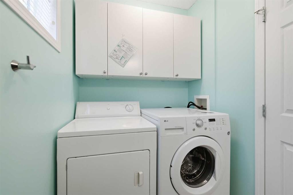 166 Everhollow Heights Sw, Calgary, AB - Indoor Photo Showing Laundry Room