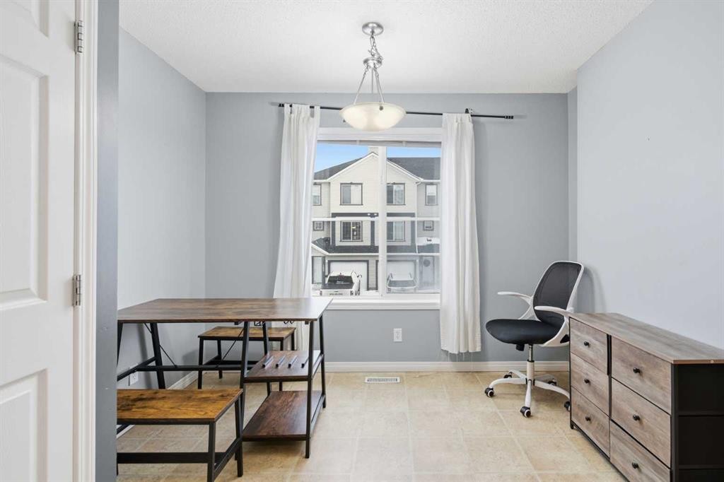 166 Everhollow Heights Sw, Calgary, AB - Indoor