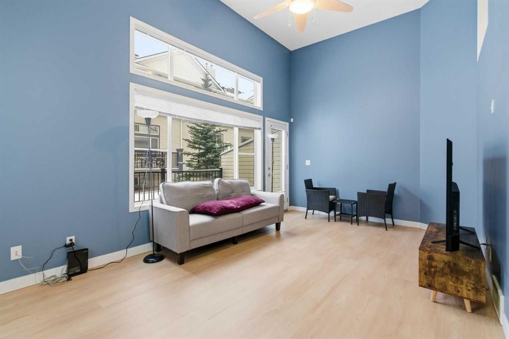 166 Everhollow Heights Sw, Calgary, AB - Indoor