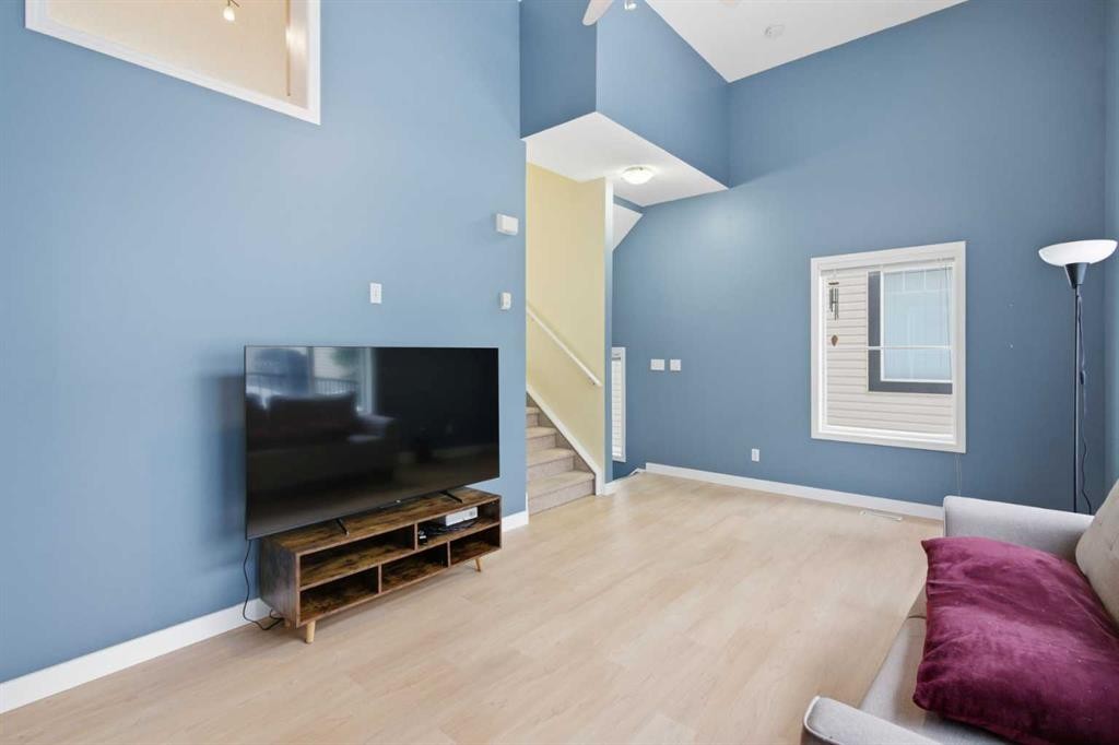 166 Everhollow Heights Sw, Calgary, AB - Indoor