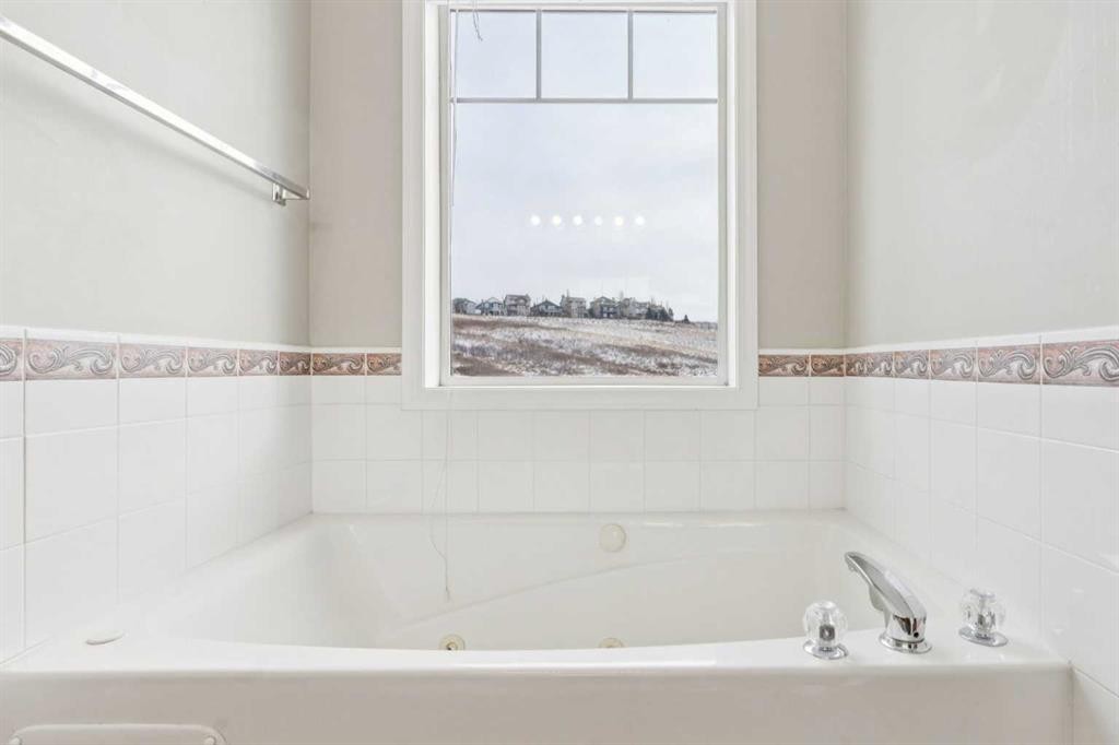 157 Hidden Creek Gardens Nw, Calgary, AB - Indoor Photo Showing Bathroom