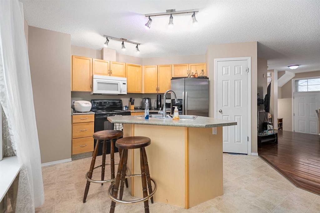 205 Mckenzie Towne Gate Se, Calgary, AB - Indoor Photo Showing Kitchen