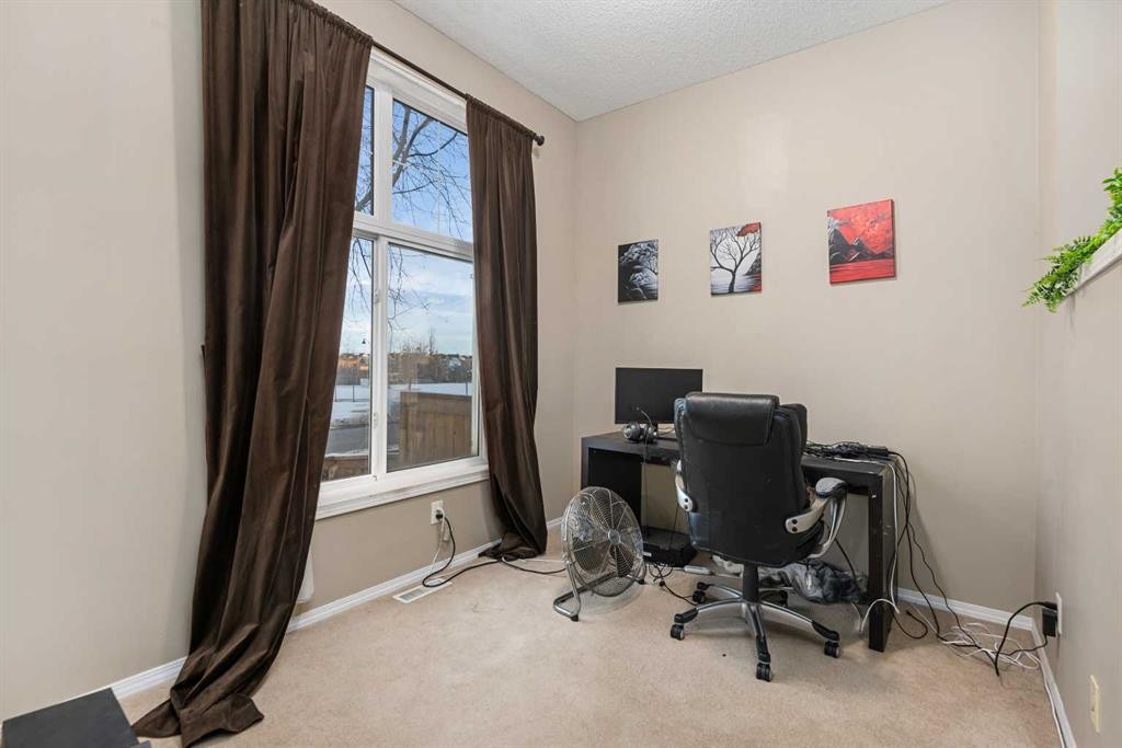205 Mckenzie Towne Gate Se, Calgary, AB - Indoor Photo Showing Office