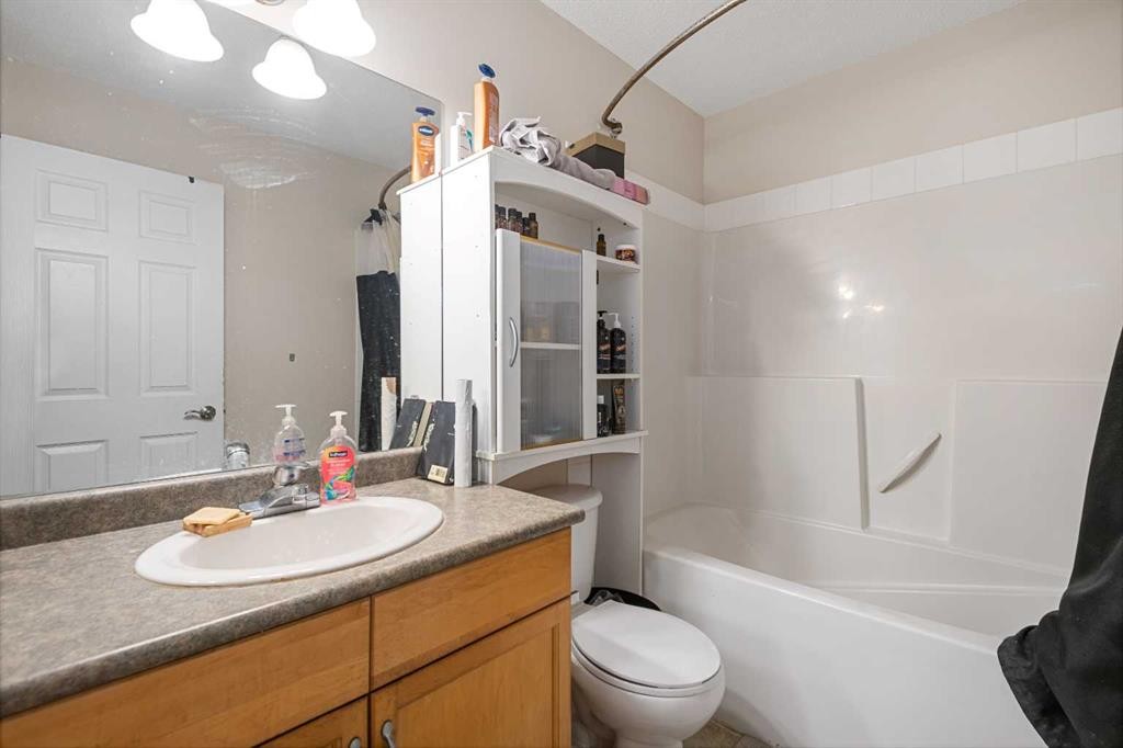 205 Mckenzie Towne Gate Se, Calgary, AB - Indoor Photo Showing Bathroom