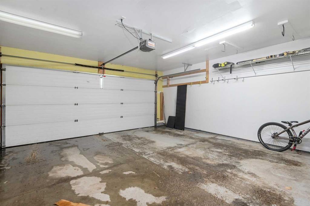 205 Mckenzie Towne Gate Se, Calgary, AB - Indoor Photo Showing Garage