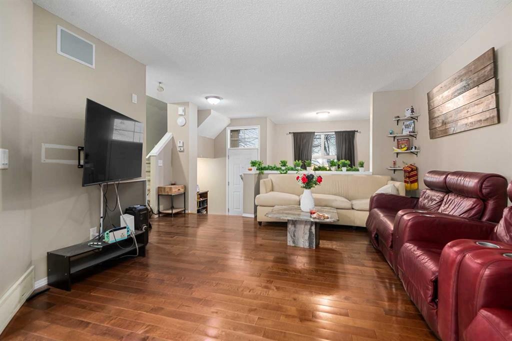 205 Mckenzie Towne Gate Se, Calgary, AB - Indoor Photo Showing Living Room