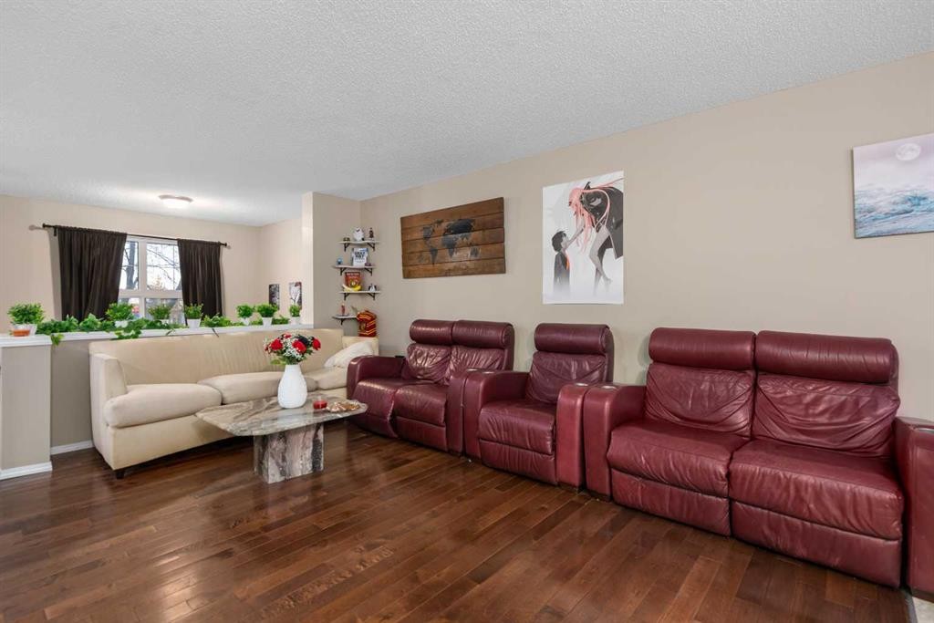 205 Mckenzie Towne Gate Se, Calgary, AB - Indoor Photo Showing Living Room