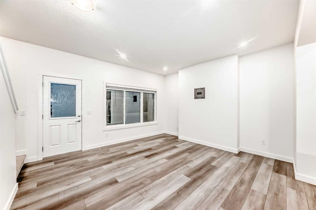 1449 Bayview Point Sw, Airdrie, AB - Indoor Photo Showing Other Room