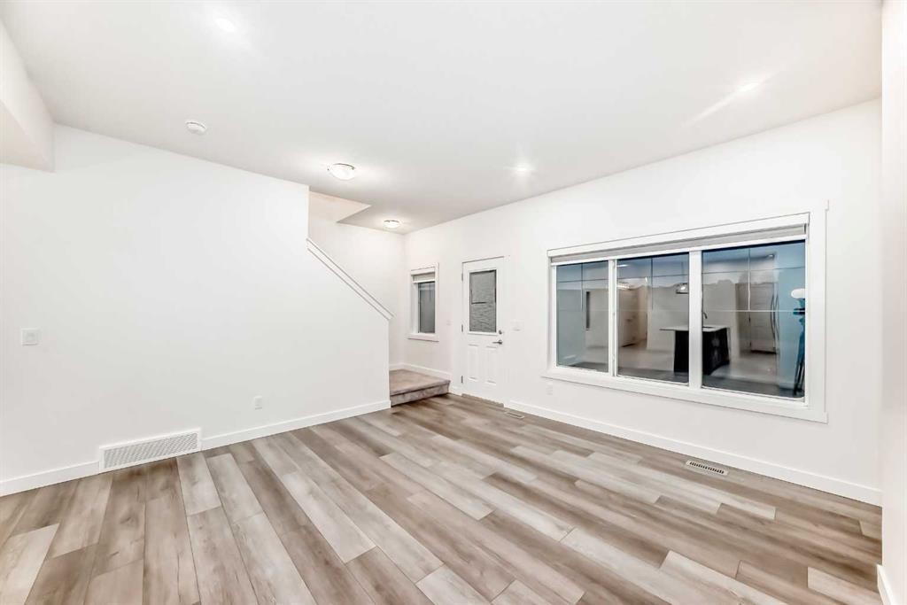 1449 Bayview Point Sw, Airdrie, AB - Indoor Photo Showing Other Room