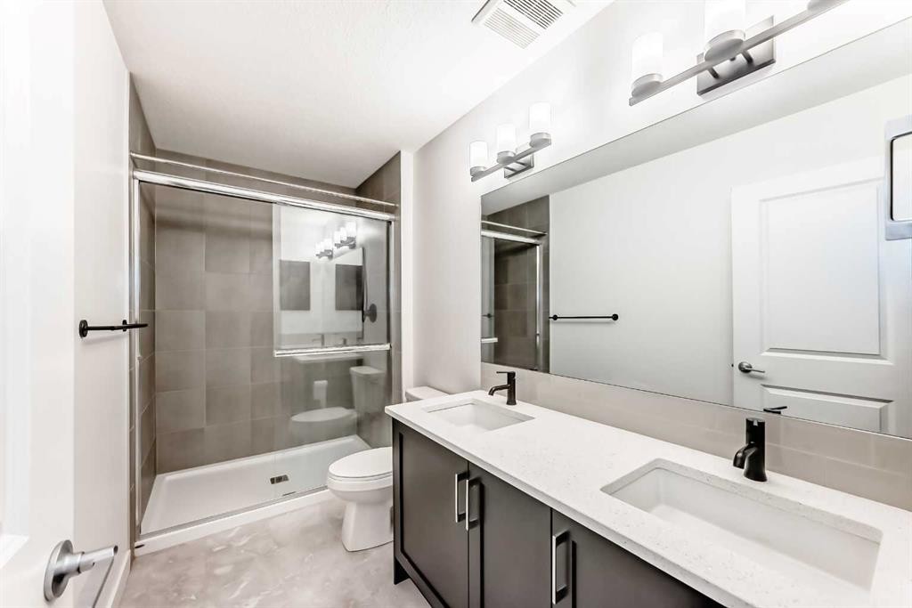 1449 Bayview Point Sw, Airdrie, AB - Indoor Photo Showing Bathroom