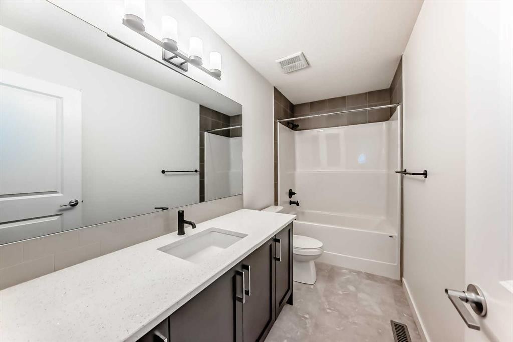 1449 Bayview Point Sw, Airdrie, AB - Indoor Photo Showing Bathroom