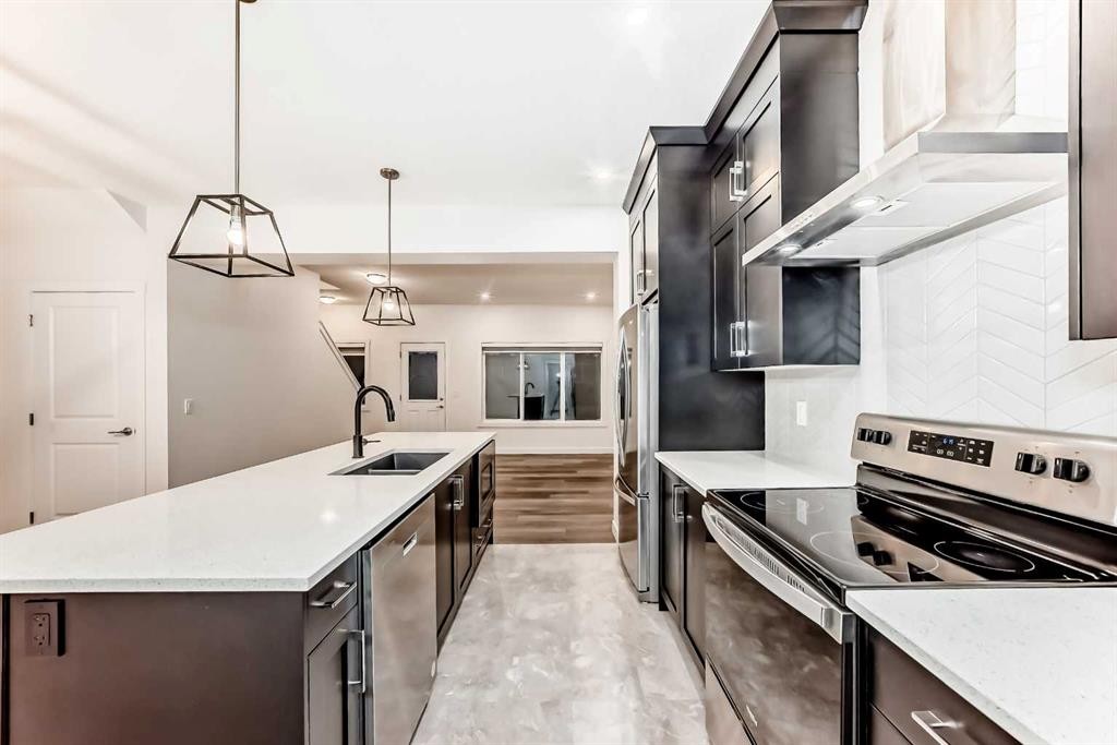 1449 Bayview Point Sw, Airdrie, AB - Indoor Photo Showing Kitchen With Upgraded Kitchen