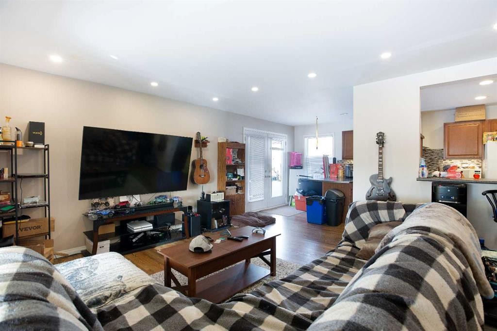 6003 Baroc Road Nw, Calgary, AB - Indoor Photo Showing Living Room