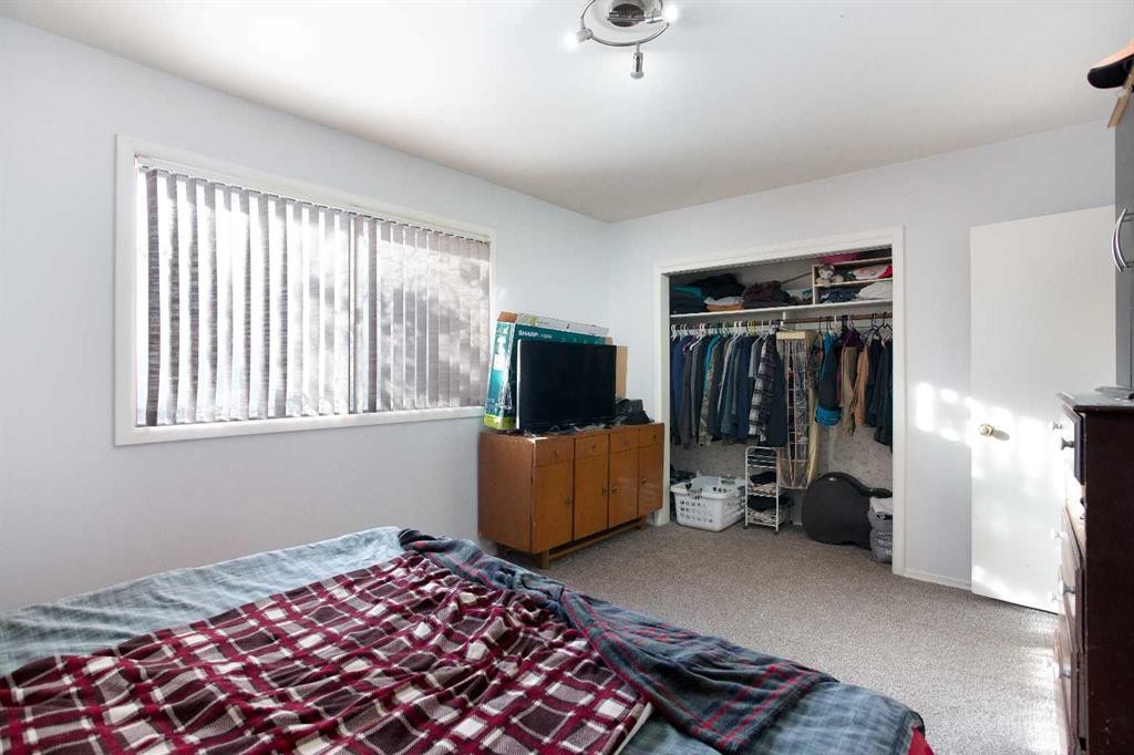 6003 Baroc Road Nw, Calgary, AB - Indoor Photo Showing Bedroom