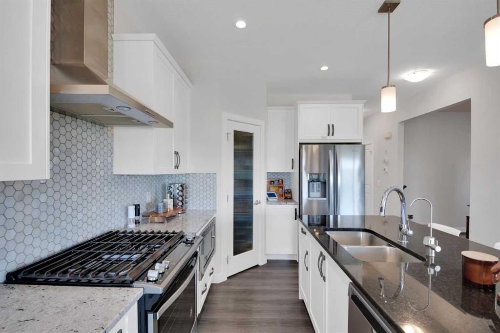 301 Sage Meadows Park Nw, Calgary, AB - Indoor Photo Showing Kitchen With Double Sink With Upgraded Kitchen