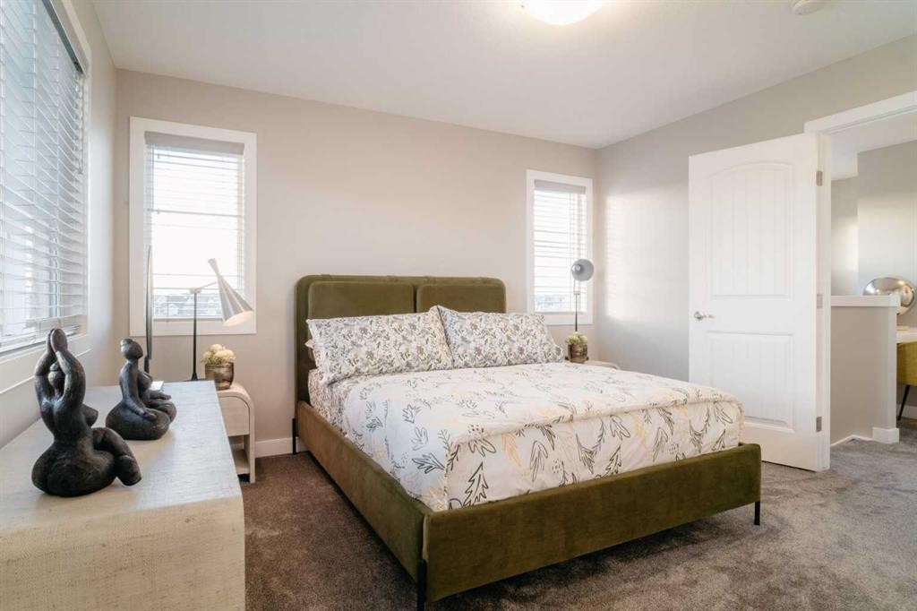 237 Cobblestone Gate Sw, Airdrie, AB - Indoor Photo Showing Bedroom