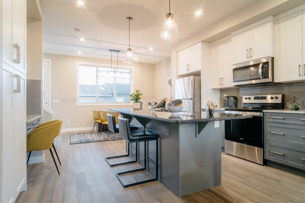 237 Cobblestone Gate Sw, Airdrie, AB - Indoor Photo Showing Kitchen With Stainless Steel Kitchen With Upgraded Kitchen